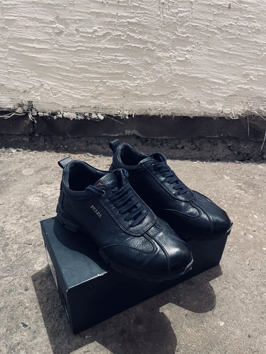 Продам кроссовки от бренда Prada