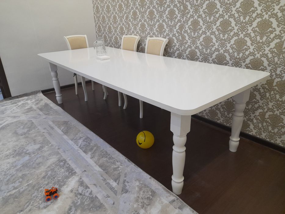 Продаётся  стол гостиной