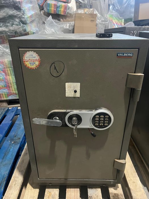 Срочно сейф на продажу Valberg FRS-80