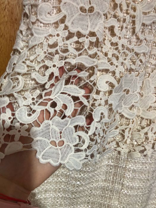 Рокля за повод с дантела