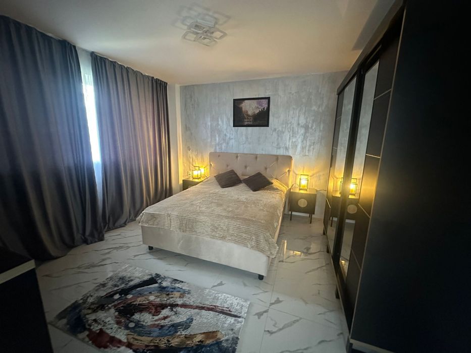Inchiriez apartament  4 camere