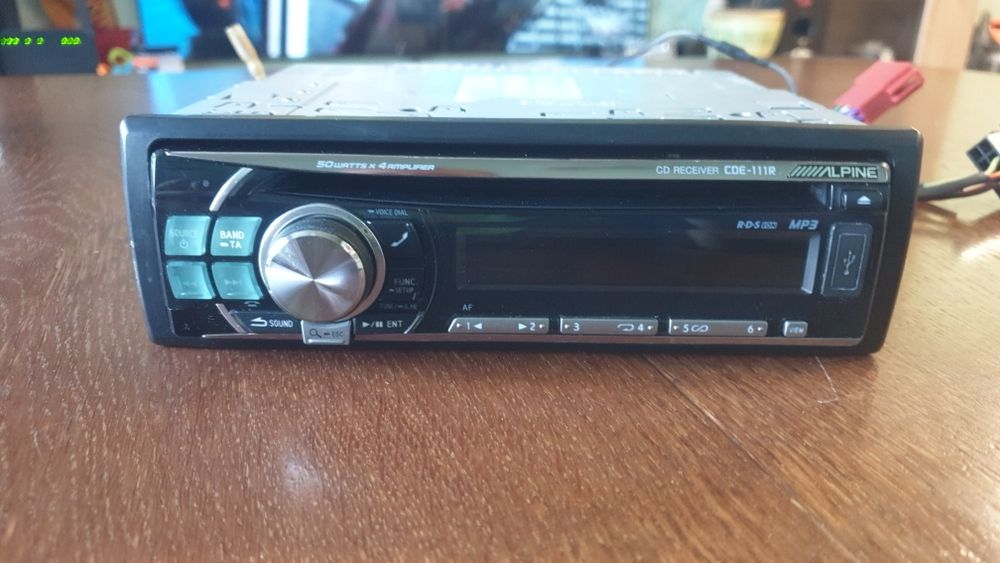 Авто радио плеър музика за кола Alpine Алпин CD MP-3 USB AUX