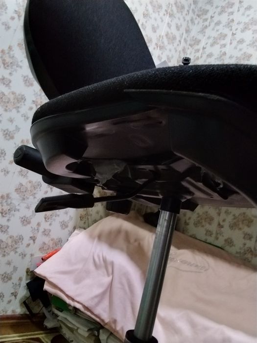 Baland kreslo sotiladi