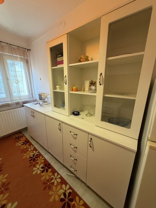 Vand mobila de bucatarie