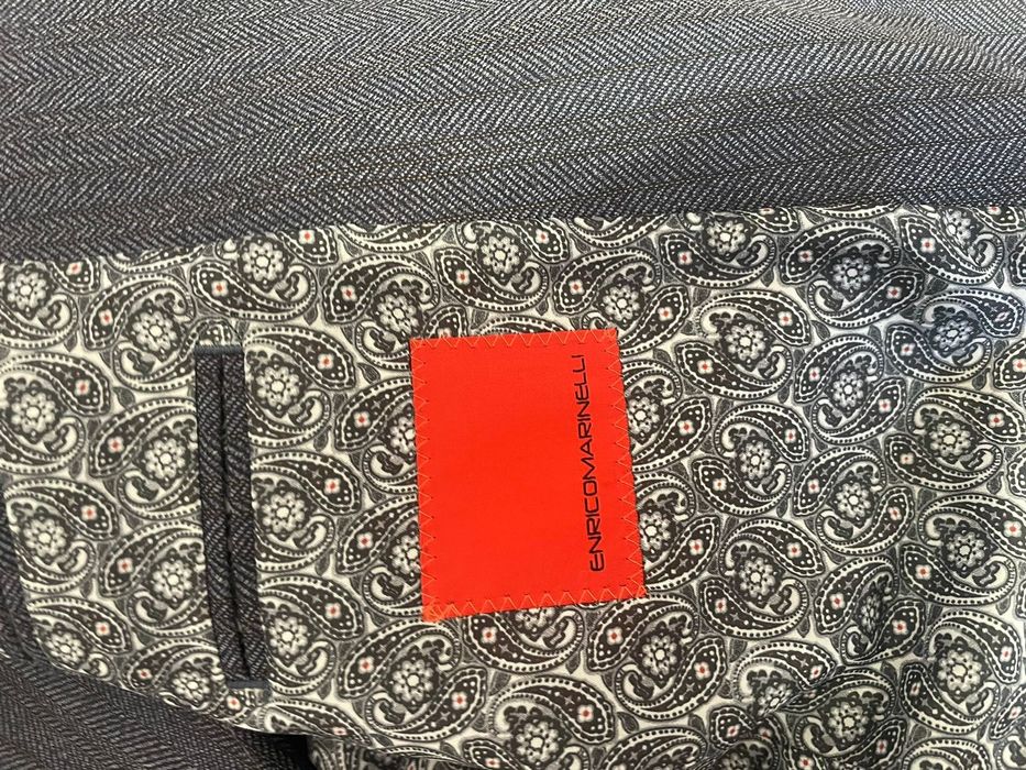 Костюм тройка продаётся