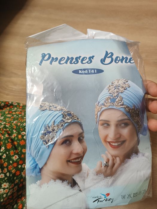 Shapka sotiladi yengi shapkalar sotiladi donasi 100 mingdan