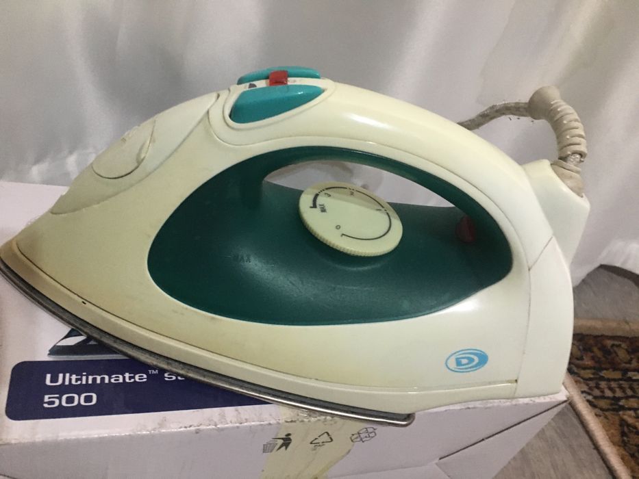 Утюг Tefal. Цвет белый с зеленом. Дазмол оқ яшил рангда.