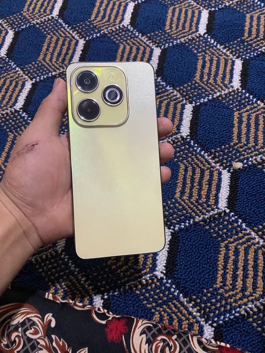 Telefon infinix hot 40 i 8+8ga 128 holati ideal qotmaydi pul zarur