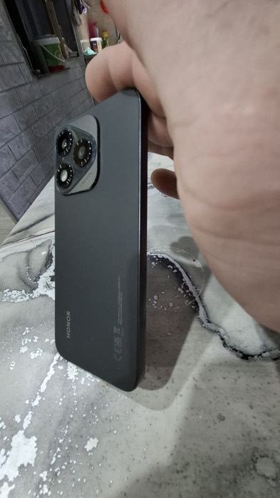 Продаётся телефон хонор400лайт.