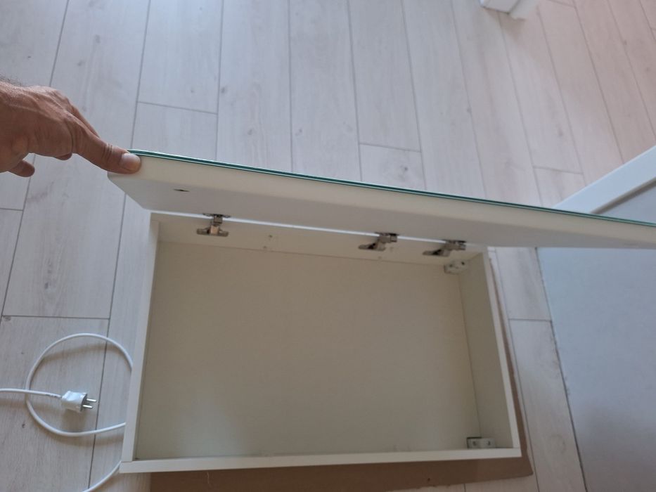 Продам шкаф-зеркало в ванную