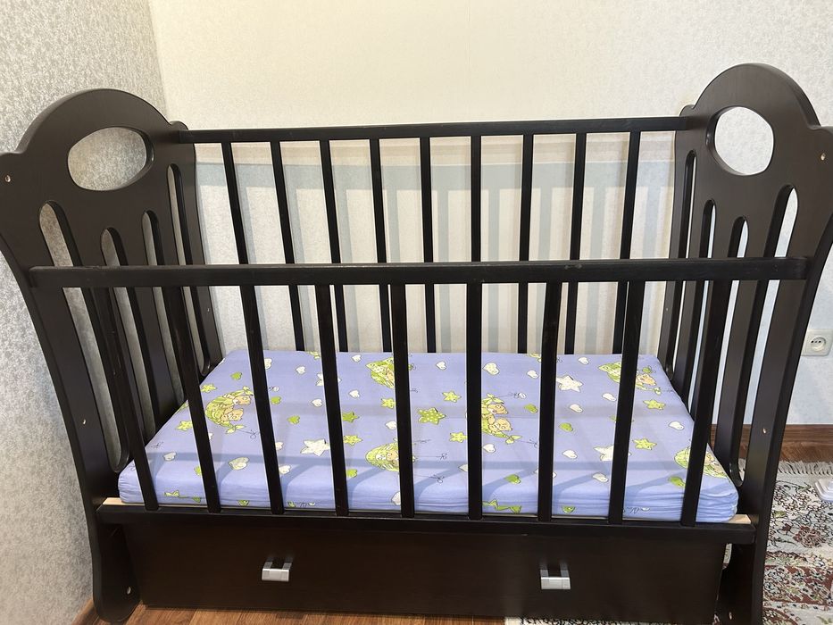 Продам детскую кроватку