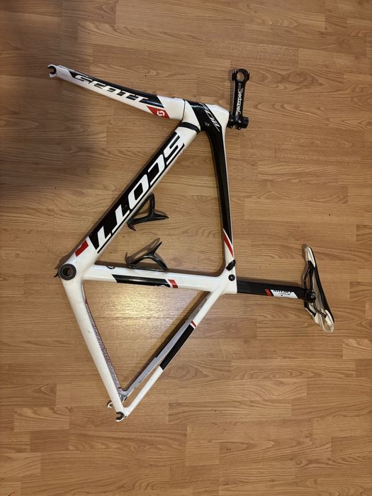 Карбонова рамка scott foil