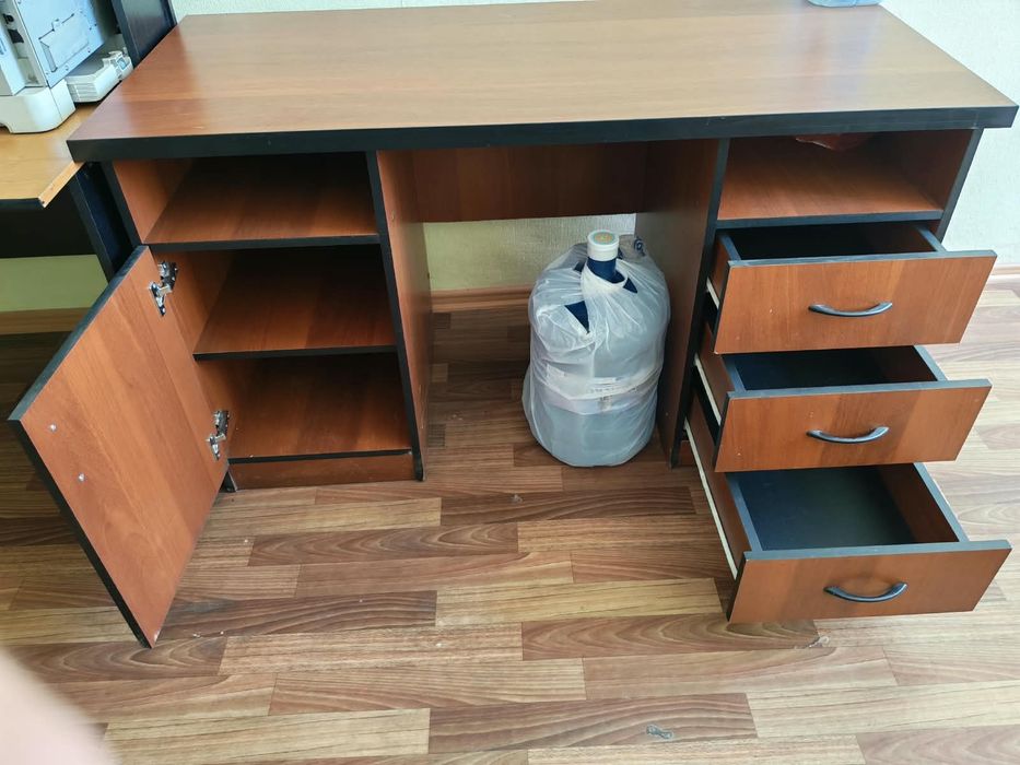 Продам стол письменный