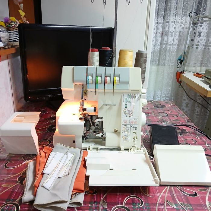 Masina de cusut si surfilat cu 2 ace PFAFF  HOBBYLOCK 4762