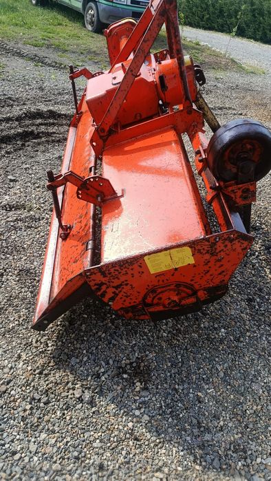 Vând diverse utilaje agricole