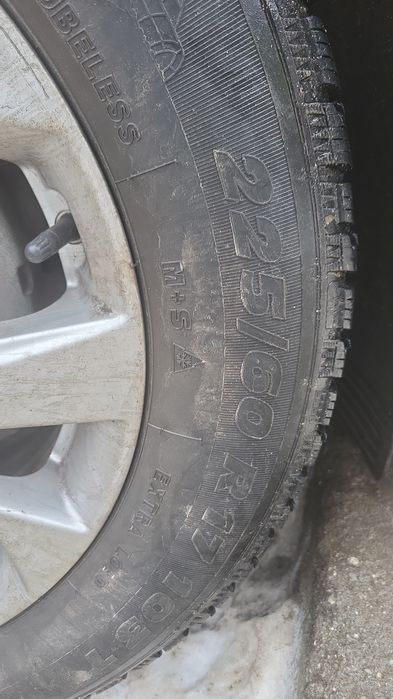 Продам шины зимние 225 60 R17