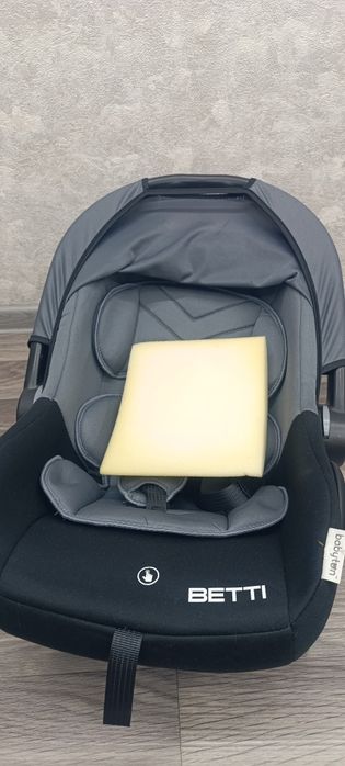 Продам автокресло фирмы Betti 0+