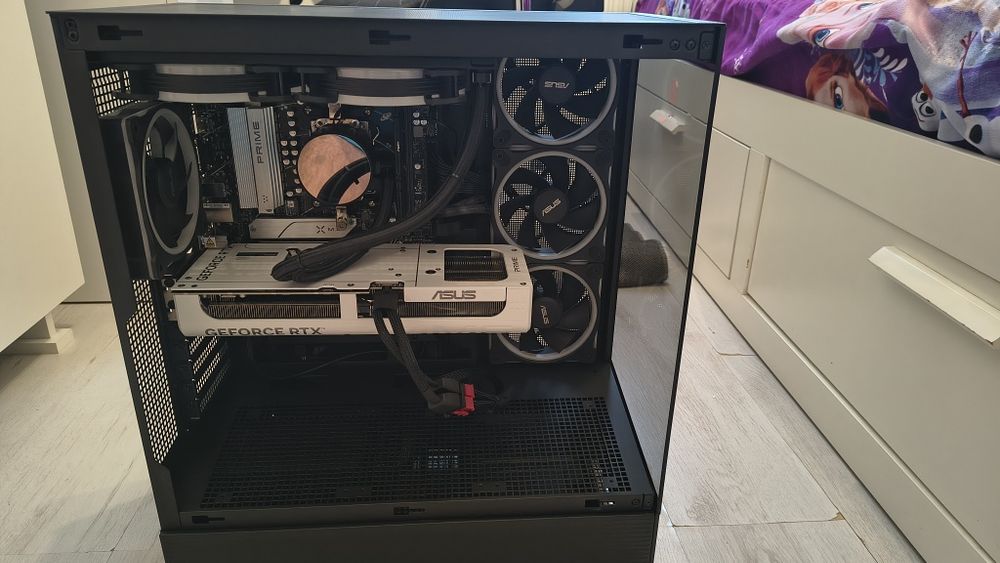 Vând PC unitate gaming ryzen 7 rtx 5070 12gb Prime