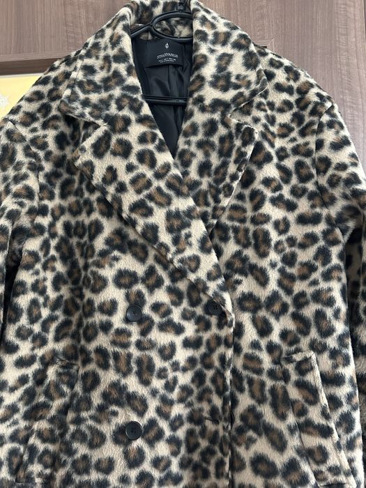 Дълго палто класическа кройка на Stradivarius р-р L - леопардова шарка