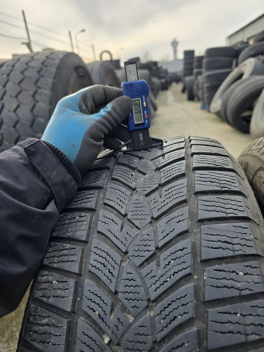 Anvelope de iarna 215-65r17 Goodyear