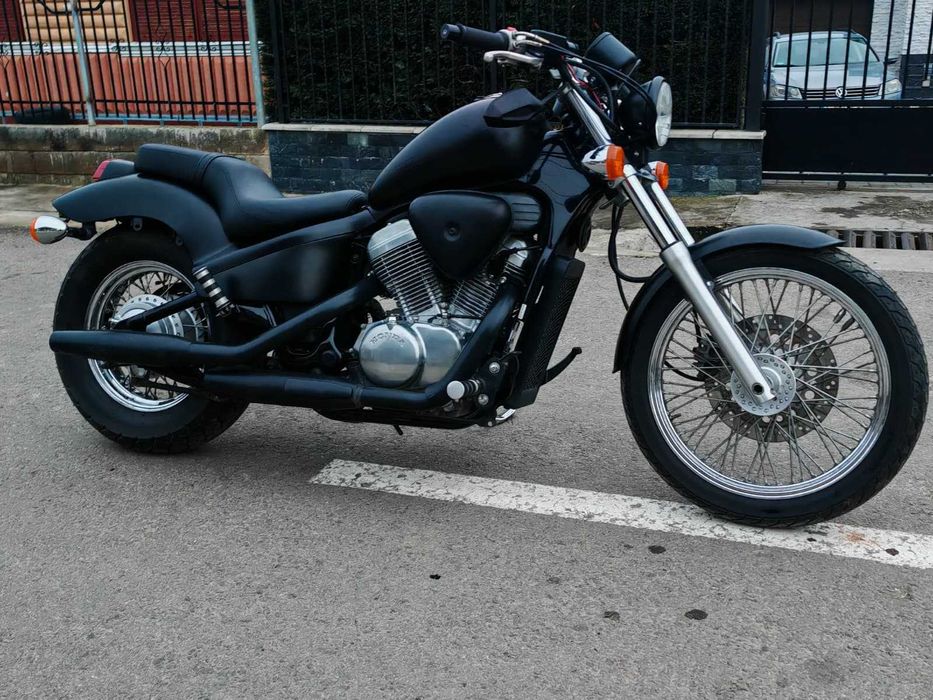 Honda Shadow VT 600 an 2000 cu 5 viteze negru mat