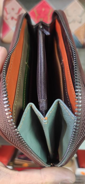 Дамски портмонета от естествена кожа