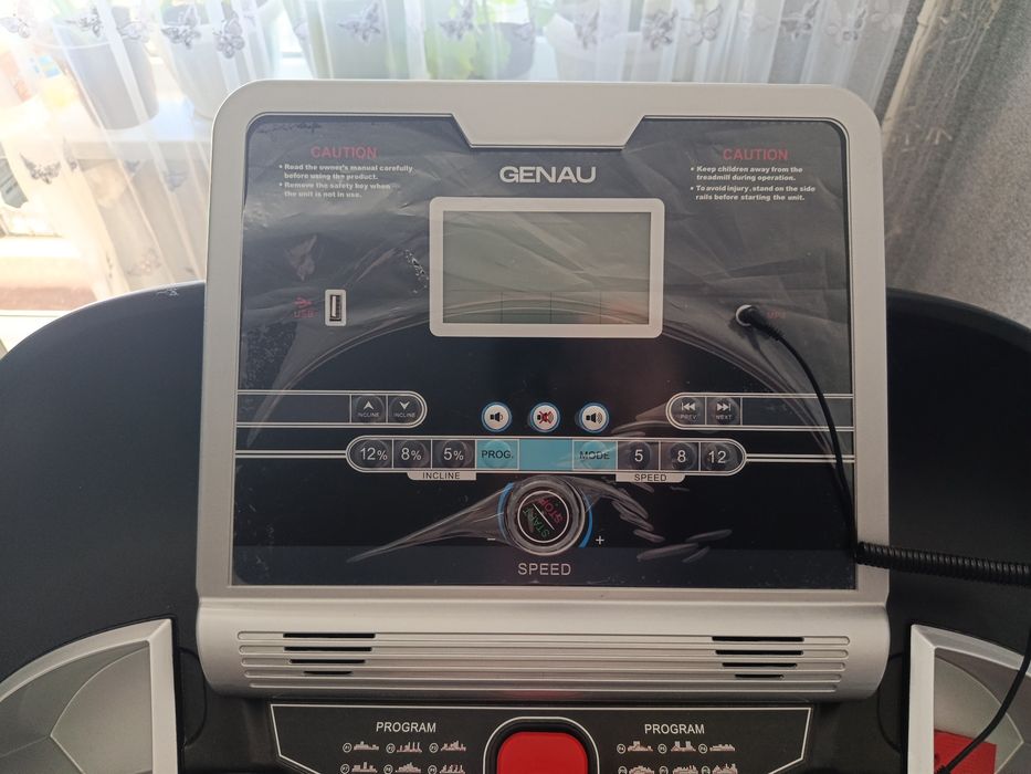 Продам беговую дорожку Genau Evolution M800