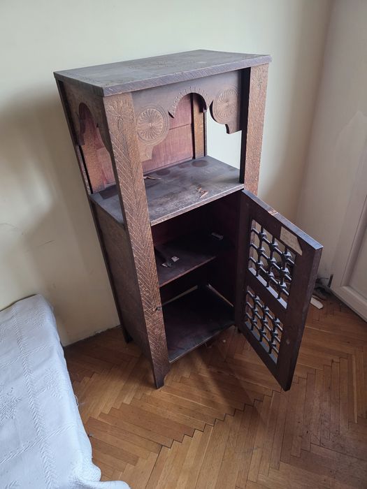 Старинни мебели дървени