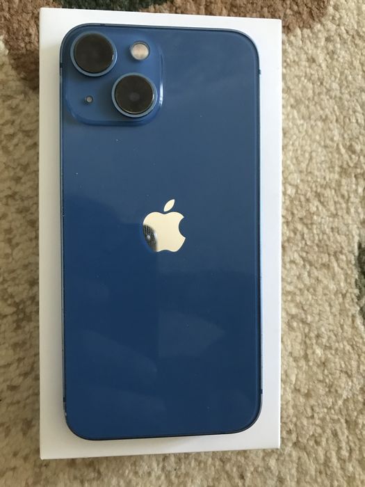 Айфон 13 миини айби расмда