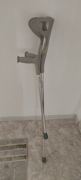 Продаю костыль с подлокотником, новый, не использовали