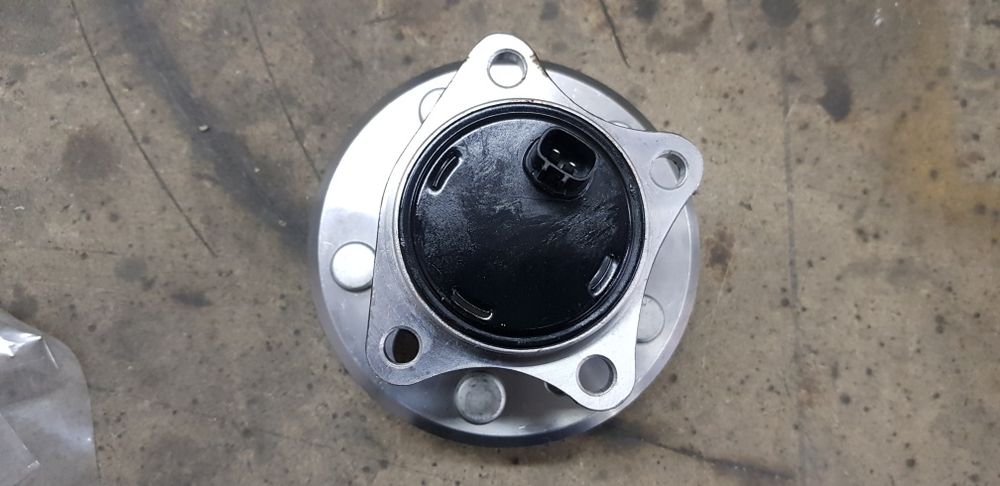 Ступица с подшипником на лексус RX 330