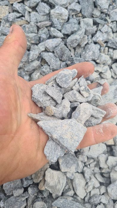 Calcar granit gri chisai balastru nisip asfalt frezat miniexcavator