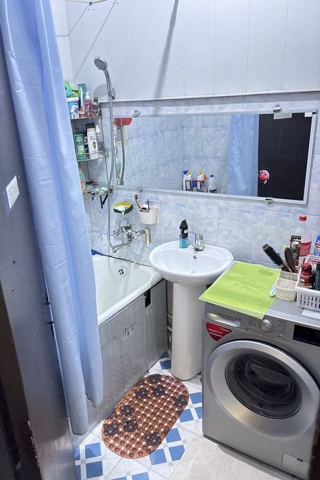 Юнусабад-4 квартал 2-3/7/9 общий коридор 58м2 кинотеатр Азия