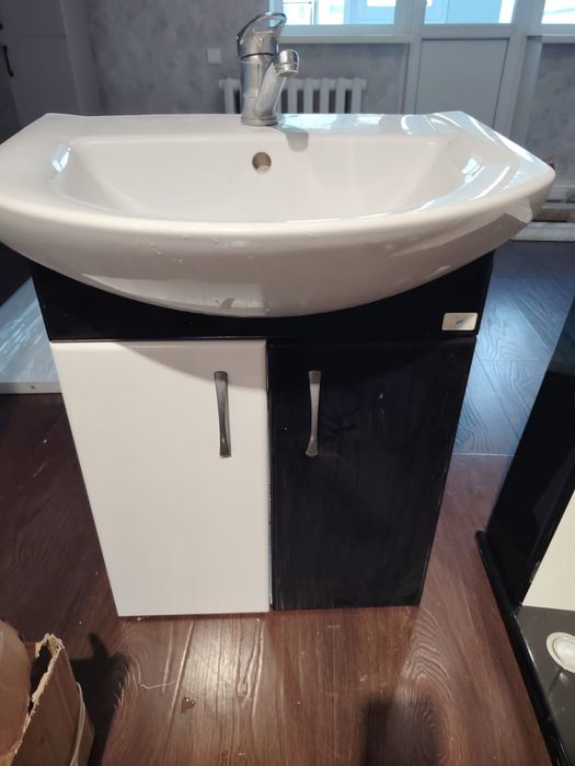 Раковина вместо с зеркалом