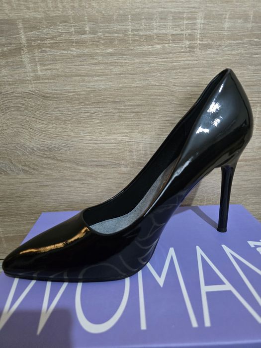 Елегантни лачени обувки