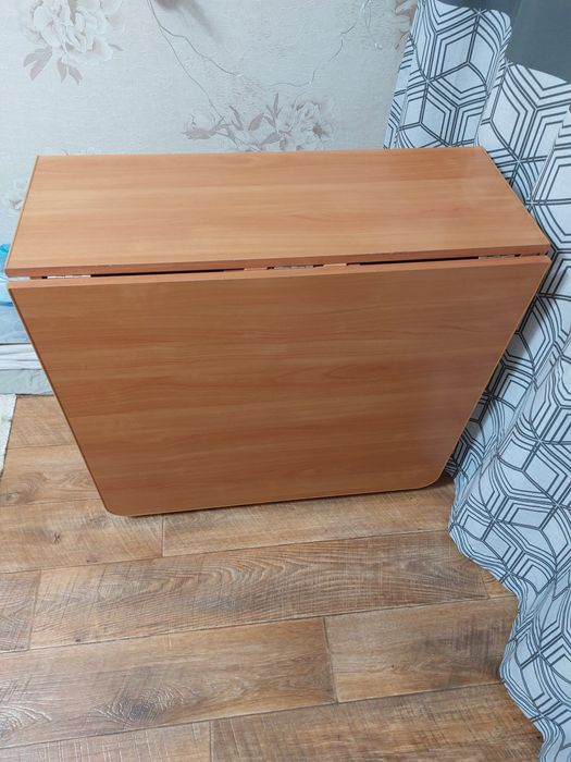 Продам стол книжка