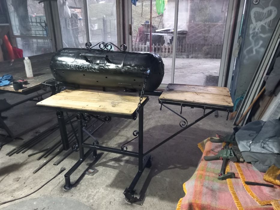 Fac pe comandă confecții metalice
