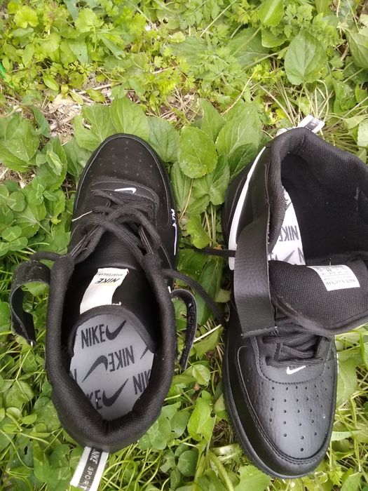 Обувки NIKE НОВИ !!!