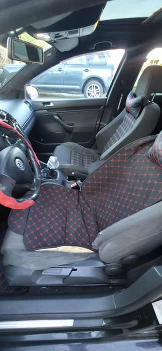 Vând golf 5 GTI .