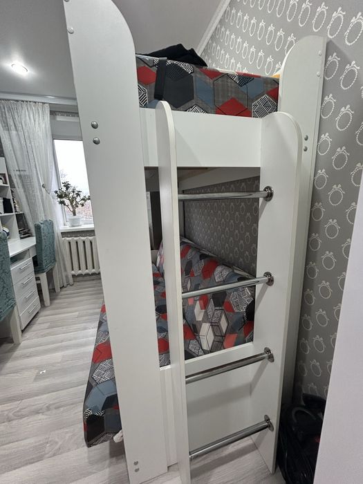 Продается детский двухъярусный кровать