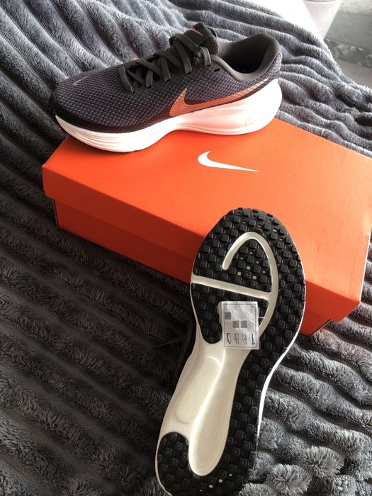 Чисто нови обувки Nike
