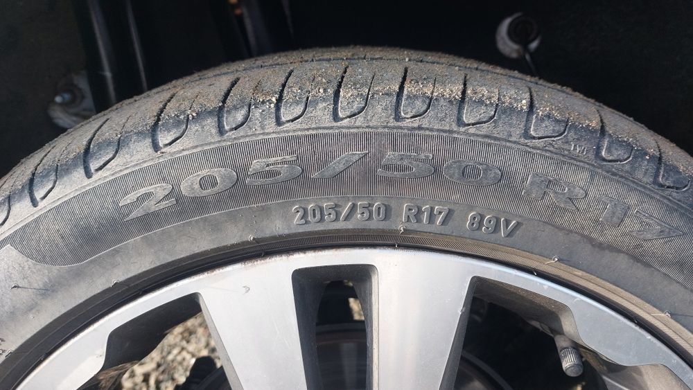 Продам диски с шинами R17