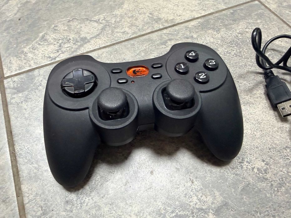 Джойстик Logitech Cordless Rumblepad 2 PC Controller