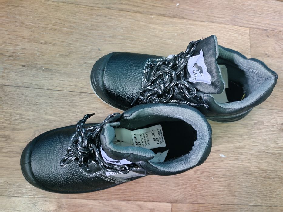 Продам новые спец.   ботинки