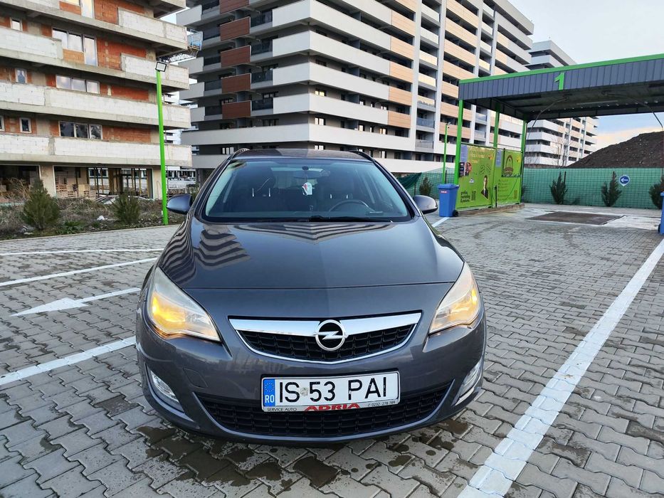 Vand Opel Astra j  4300 euro Negociabil