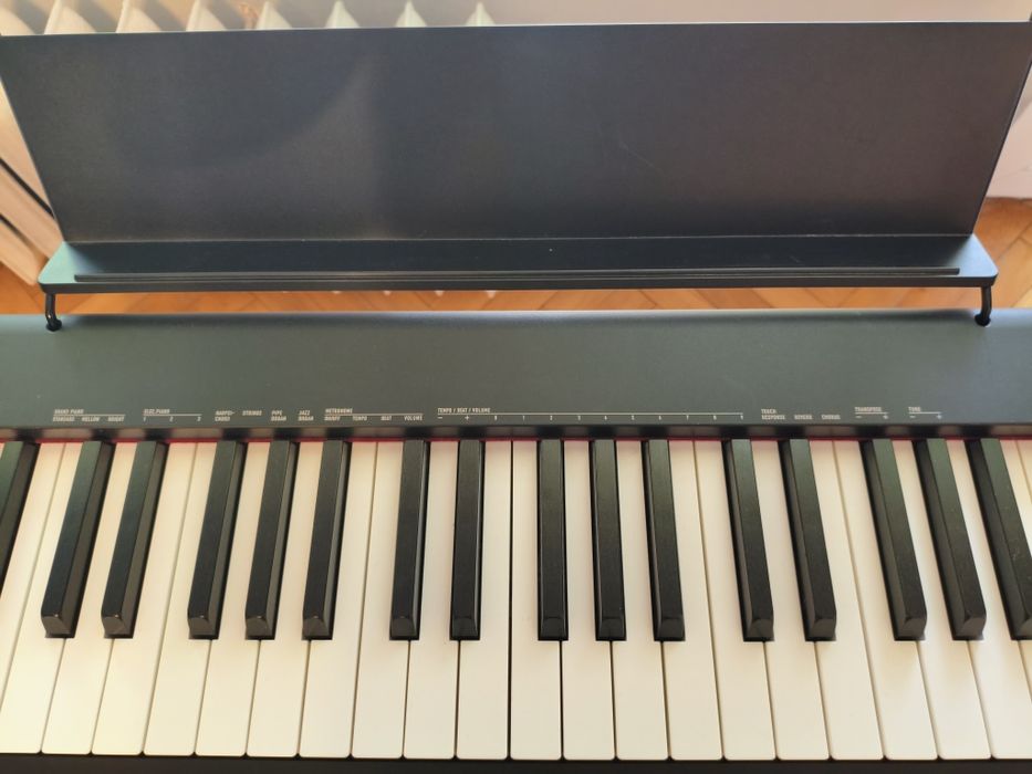 Продавам дигитално пияно Casio CDP-S110