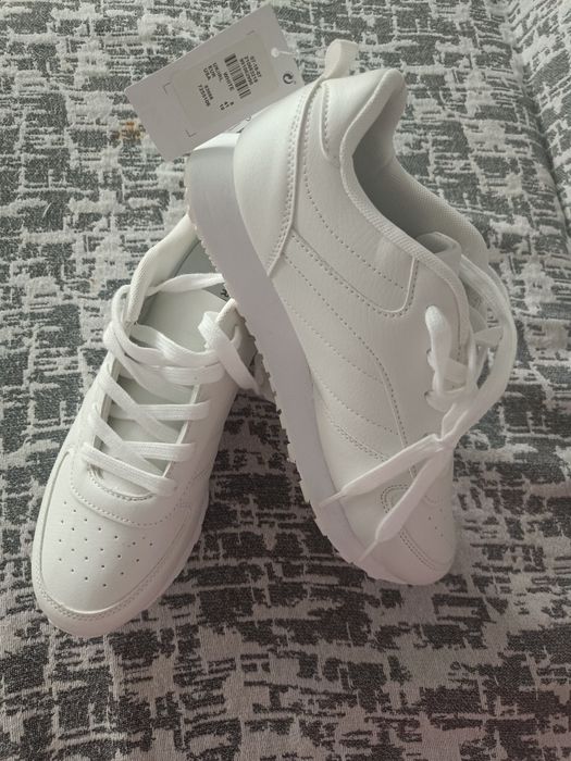 Бели дамски маратонки