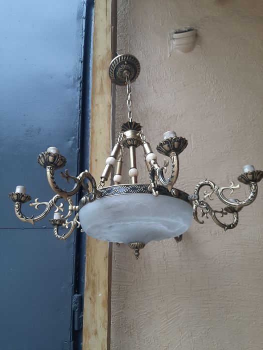 Люстра новая с плафонами