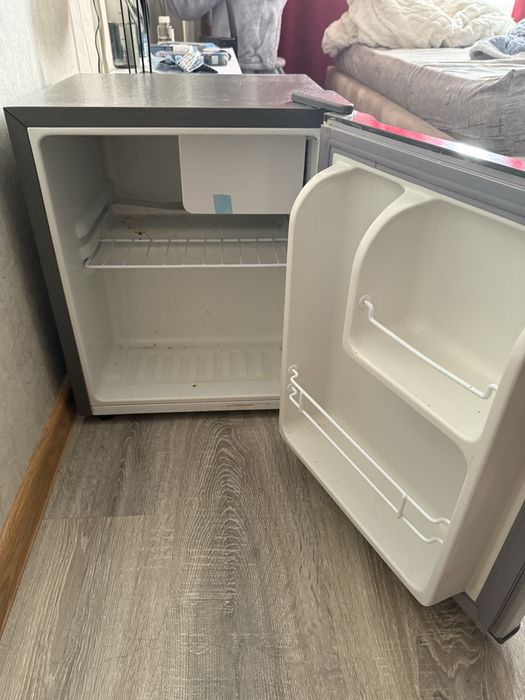 Продам маленький холодильник