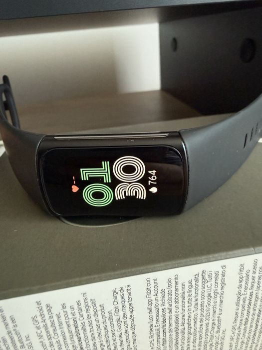 Fitbit Charge 6 – ca nou, purtat de câteva ori | GPS, ECG, AMOLED